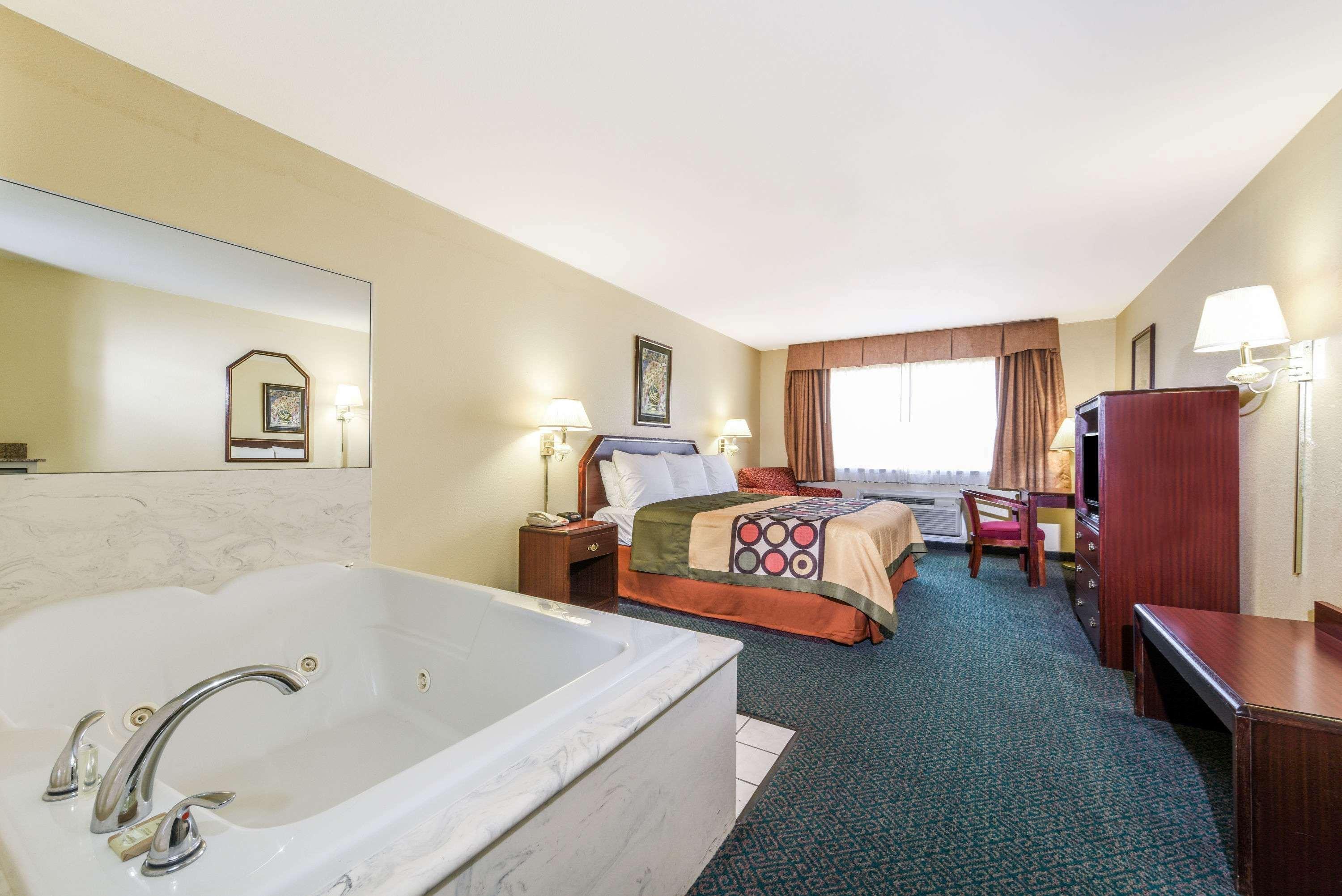 Super 8 By Wyndham Burleson Fort Worth Area Eksteriør bilde