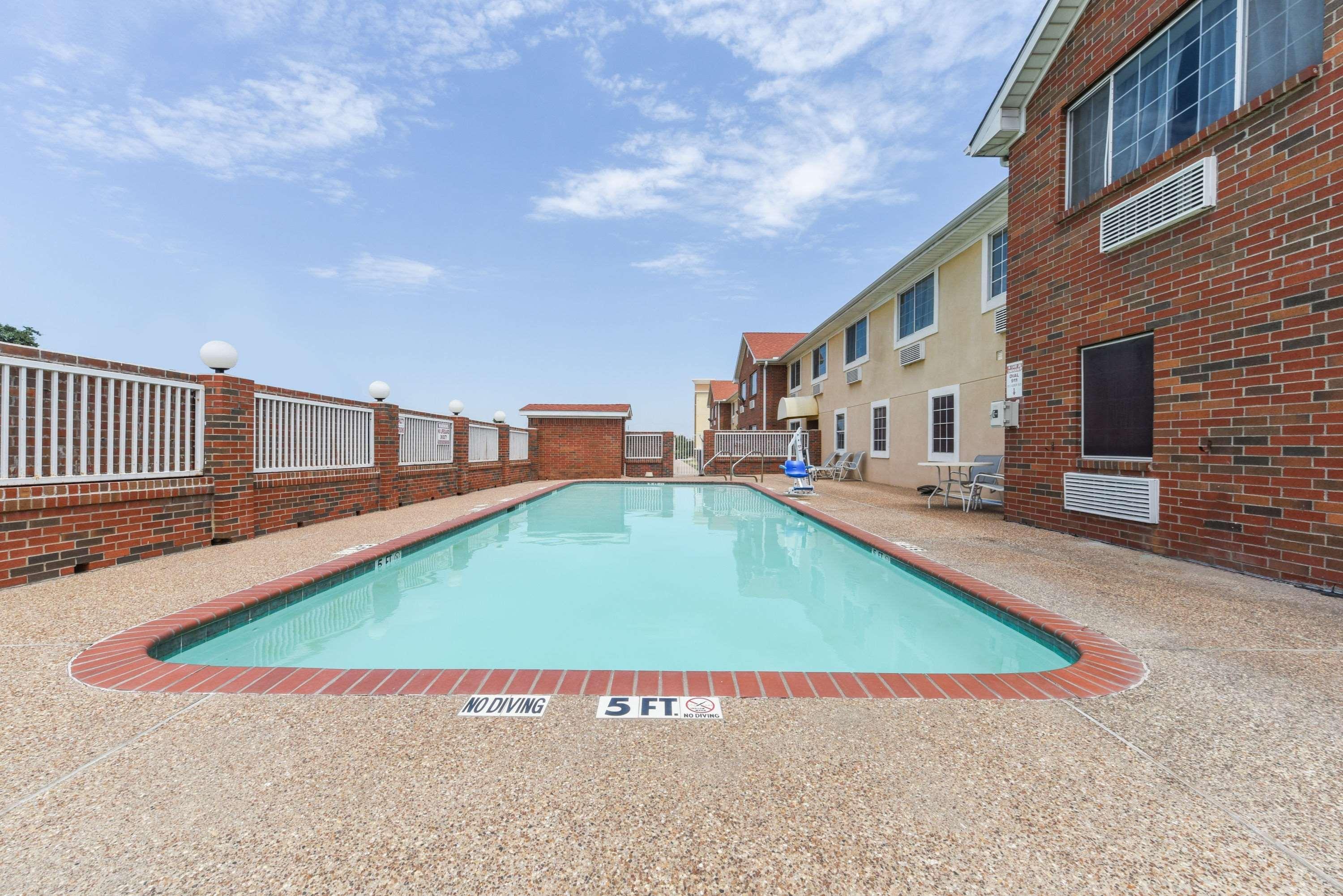 Super 8 By Wyndham Burleson Fort Worth Area Eksteriør bilde