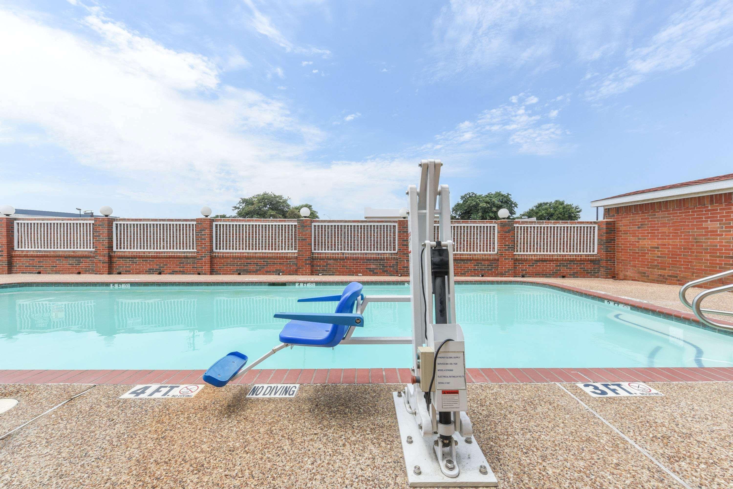 Super 8 By Wyndham Burleson Fort Worth Area Eksteriør bilde